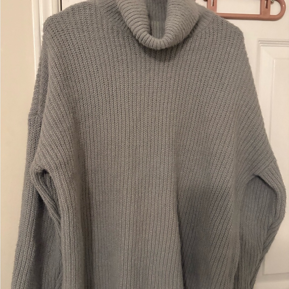 Abercrombie & Fitch Light Gray Ribbed Turtleneck Sweater